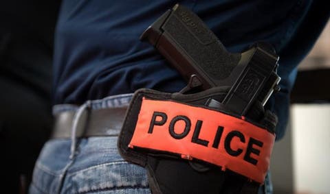 رجل أمن بالداخلة يستعمل سلاحه الوظيفي لتوقيف شخص هدد أسرته وحاول إضرام النار بمنزل العائلة