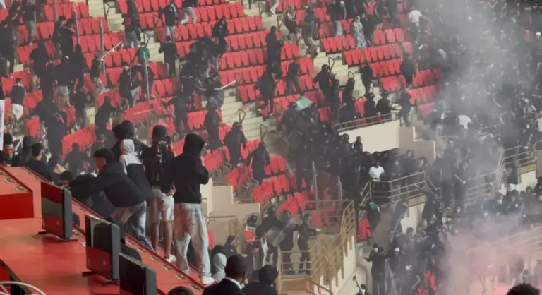 عقوبات ثقيلة تضرب الجيش والرجاء بعد “كلاسيكو” الشغب