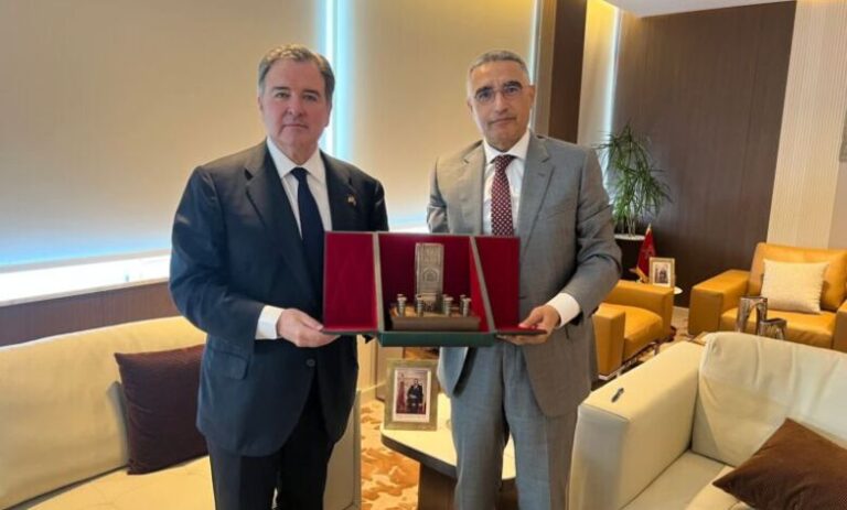 تعزيز الاستثمار والتحضير لاحتفالات 250 سنة .. مباحثات بين السفير الأمريكي ووالي الرباط-سلا-القنيطرة