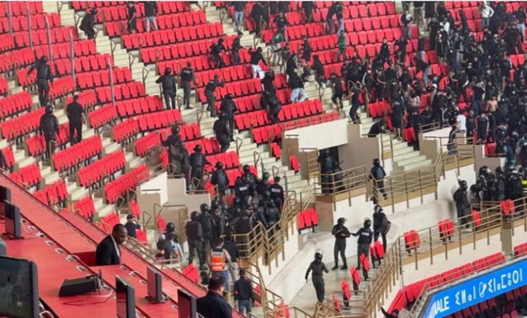 إيداع 94 مناصرا سجن العرجات على خلفية شغب مباراة الجيش الملكي والرجاء الرياضي